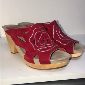 Earthies Red Tropez Clogs EUC Size 10